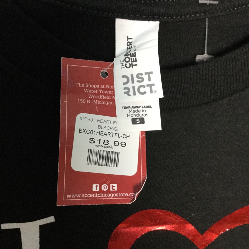 I Love ❤️ Chicago S T-Shirt Top Black Crewneck NWT - Picture 4 of 6